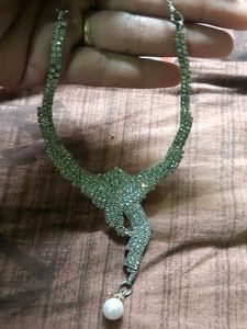 Sparkling Statement Necklace with Pearl