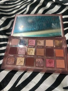 Huda Beauty, Naughty Eyeshadow palette