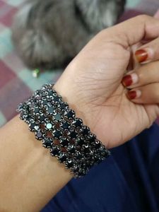 Stylish Black Bangle Set