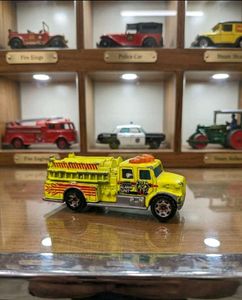 Vintage 1998 Matchbox International Pumper Fire Tr