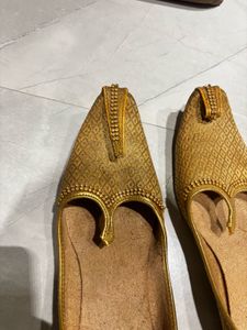 Golden Embellished Ethnic Juttis for MEN