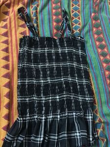 black n white tank top