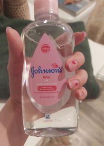 Johnson’s Baby Oil With Vitamin E