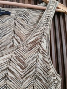 Stylish Sleeveless Chevron Print Top