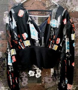 Graphic Print V-Neck Puff Sleeve Top
