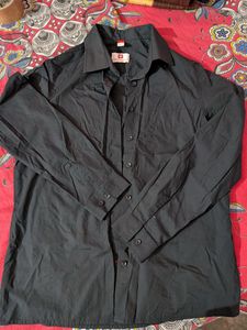 woman black shirt