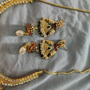 Elegant Indian Necklace and Earrings Set