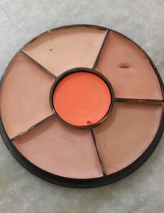 Maybelline &amp; Huda Girl Makeup Palette