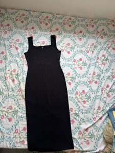 Sleek Black Sleeveless Midi Dress
