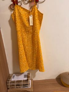 Berrylush Women Yellow Floral Printed Fit