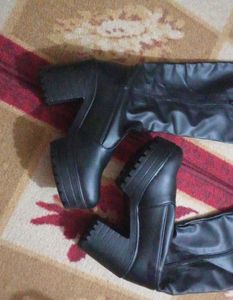 "FLASH SALE "Chic Black Heeled Boots