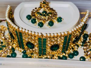 Stunning Emerald &amp; Pearl Jewellery Set