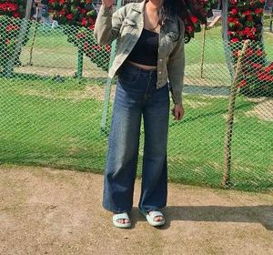 Vintage Wash Wide Leg Jeans Waist: 26