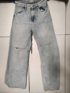 Light Wash Ripped Jeans