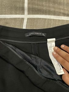 Classic black trousers from Zara Woman