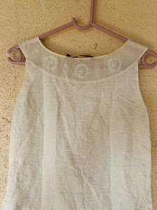 White Sleeveless Casual kurti/tunic