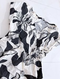🚨sale🚨Monochrome Floral Maxi Dress