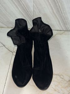Chic Black Velvet Boots