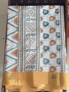 Stylish Saree with Geometric Print
