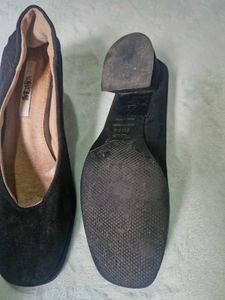 Chic Black Suede Block Heels
