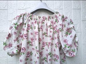 New with tag Korean Floral Puff Sleeve Top