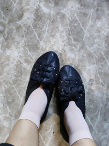 Trendy Black Ballerina Flats with Bow Detail