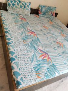 Printed Bedsheet For Double Bed With Pillow Covers