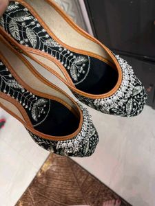 Embroidered Black Mojari Flats