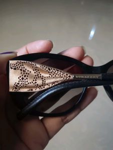 Burberry Sunglass with cover 100% authentic
