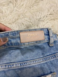Light Wash Ripped Jeans