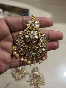 Stunning Kundan Maang Tikka and Earring Set