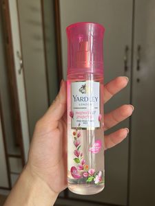 Yardley Magnolia & Grapefruit Mist
