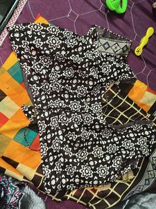 Vibrant Chequered Saree with Floral Motifs