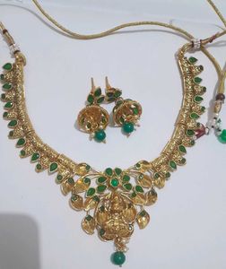 Exquisite Gold Necklace &amp; Earrings Set
