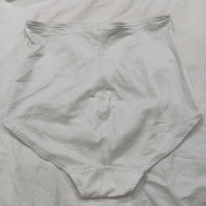 🪔 Elegant Lace Trim Briefs
