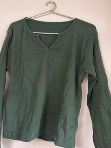 Women's Green Long Sleeve V-Neck Top
