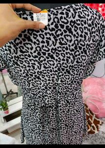 Chic Leopard Print V-Neck Tunic Top