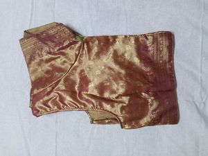 saree with 2 blouse and one extra free