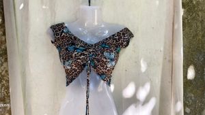 24279. Chic Butterfly Print Crop Top