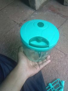 Manual Food Chopper also provides whisking