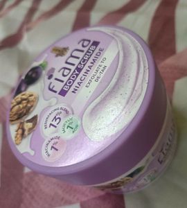 Fiama Body Scrub - Niacinamide