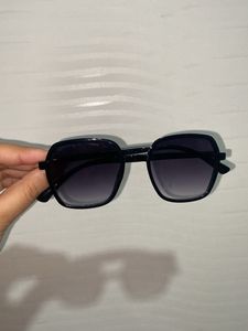 Stylish Black Hexagonal Sunglasses