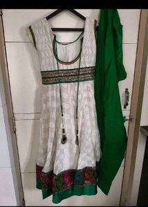 Elegant White Kurta Set with Green Dupatta