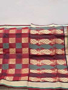 Traditional Red Taant Saree with Paisley Motifs