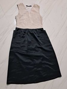 Chic Sleeveless V-Neck Dress