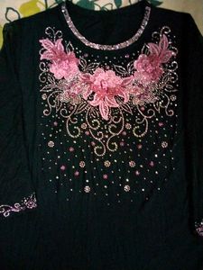 Formal Top Stones And Lace Design .