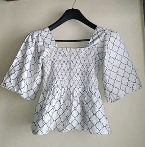 Trending Peplum Top🤍🖤