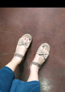 ❣️used bow heel sandals for women 👌