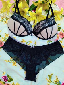 Lace Detail H&amp;M Bra With Sexy Penty