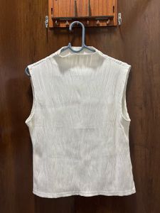 Chic White Sleeveless Textured Top